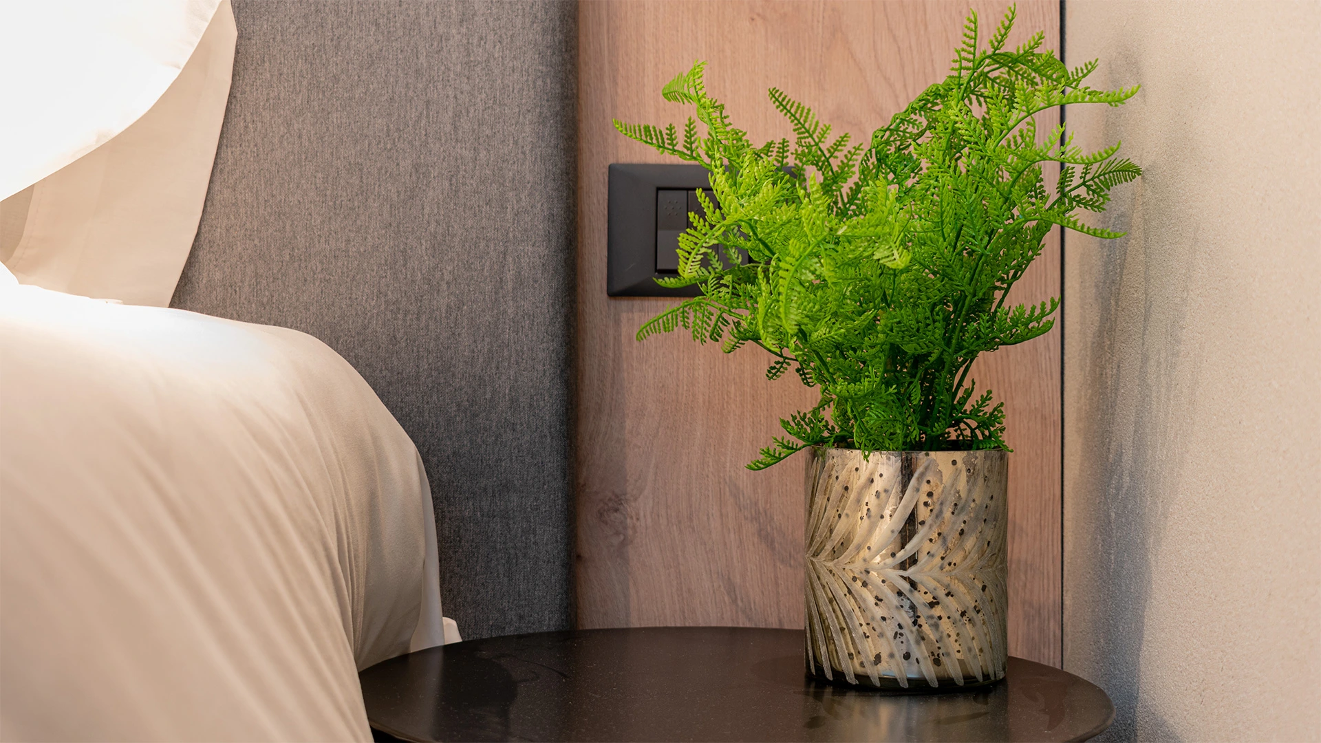 Fotografía en primer plano de la decoración del dormitorio departamento Lake 1A