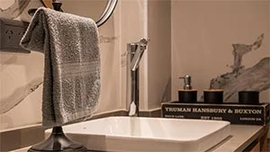 Miniatura del primer plano del lavamanos del baño departamento Lake 1A